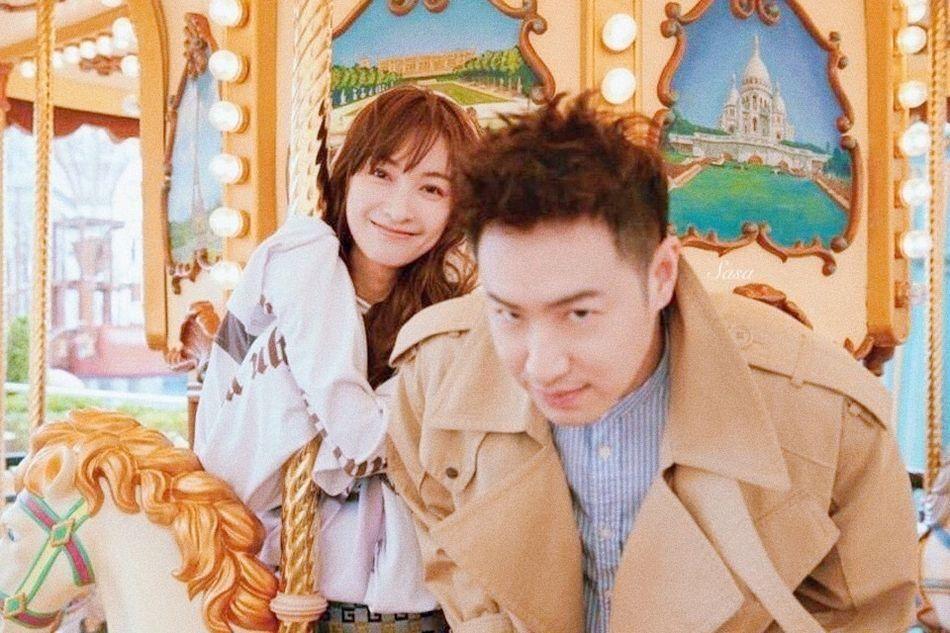 张馨予罕见衣帽间，乍一看以为在商场里，陈列摆放像是服装店